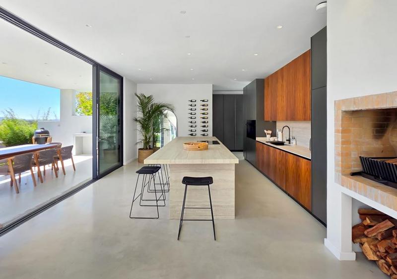 4 Bedroom Property for Sale in Zwaanswyk Western Cape